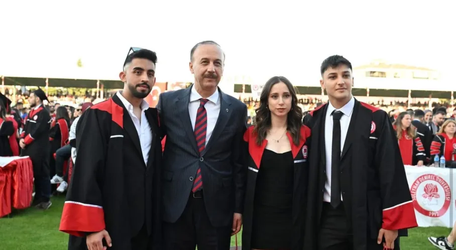 SDÜ'de Mezuniyet Sevinci: 6303 Öğrenci Diplomalarını Aldı!