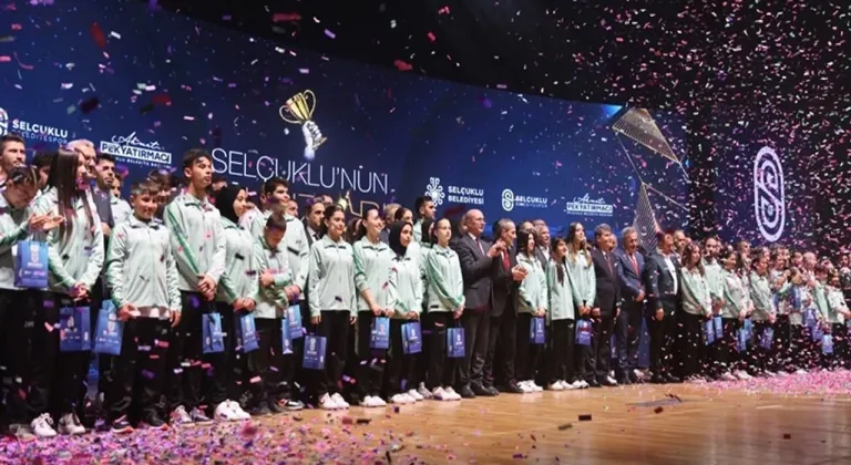 Selçuklu Belediyesi Sporcuları Ödüllendirildi | Sporculardan Madalya Yağmuru