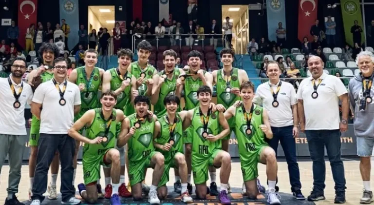 TOFAŞ Basketbol Genç Takımı, Şampiyonlar Ligi'nde Zirveye Çıktı! Bronz Madalya Coşkusu!