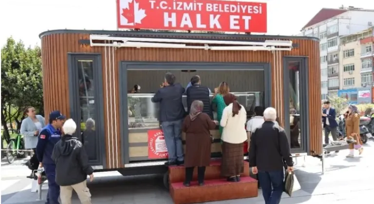 İzmit'te Uygun Fiyatlı Et Müjdesi: Halk Et Aracı Meydanda!