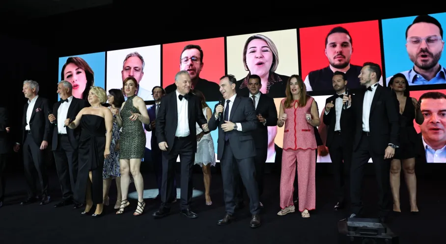 Watsons 20. Yıl Kutlamasında CEO'lardan Rap Şov!